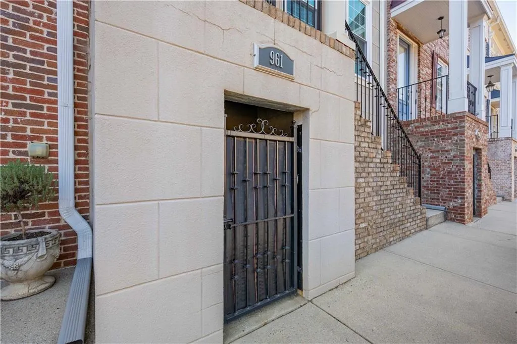 Atlanta, Georgia 30328, United States, 3 Bedrooms Bedrooms, ,4 BathroomsBathrooms,Residential,Active,90921