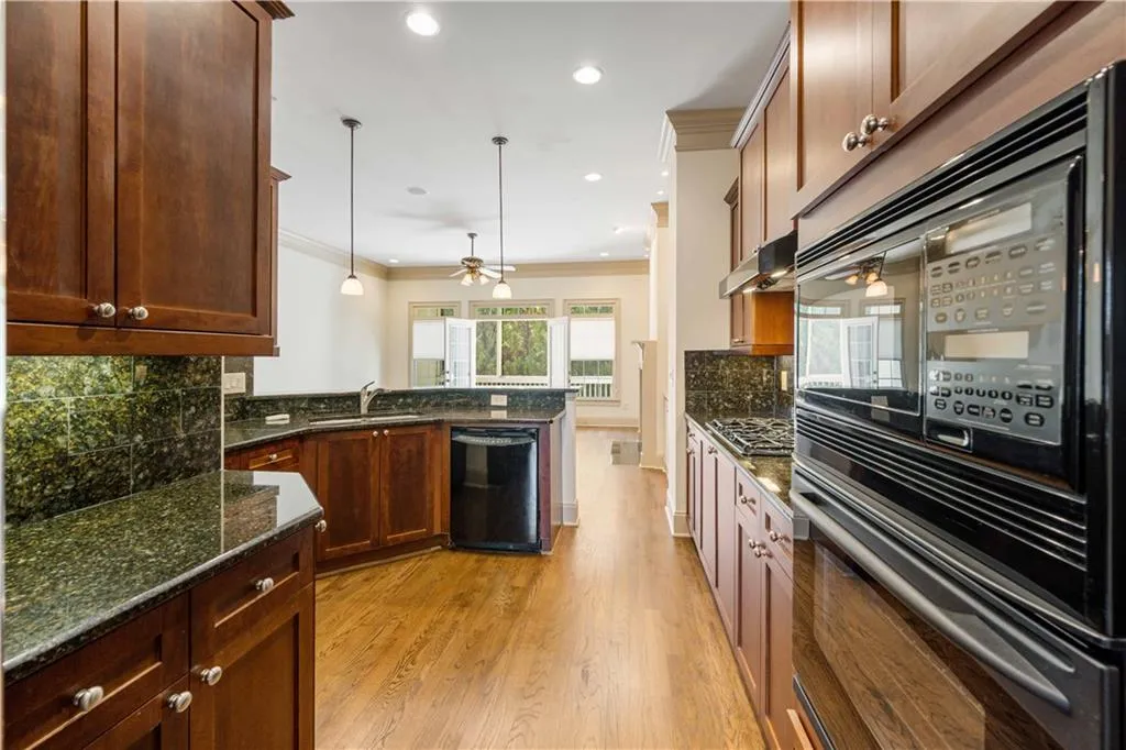 Atlanta, Georgia 30328, United States, 3 Bedrooms Bedrooms, ,4 BathroomsBathrooms,Residential,Active,90921