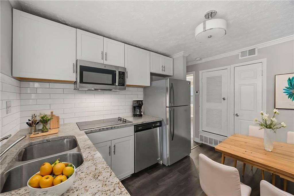 21 Delmont Drive NE 7