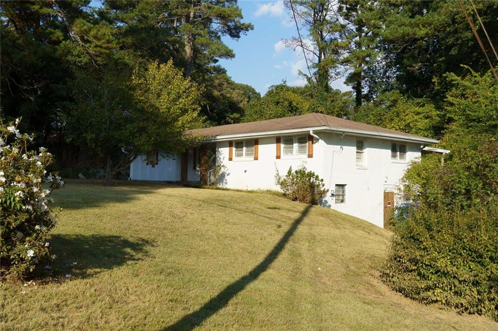 851 Lakeside Drive SW