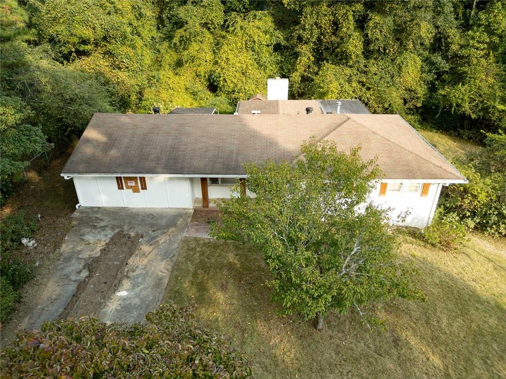851 Lakeside Drive SW