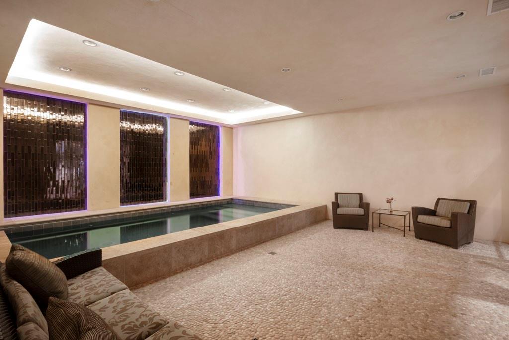Tuxedo Park - Residential