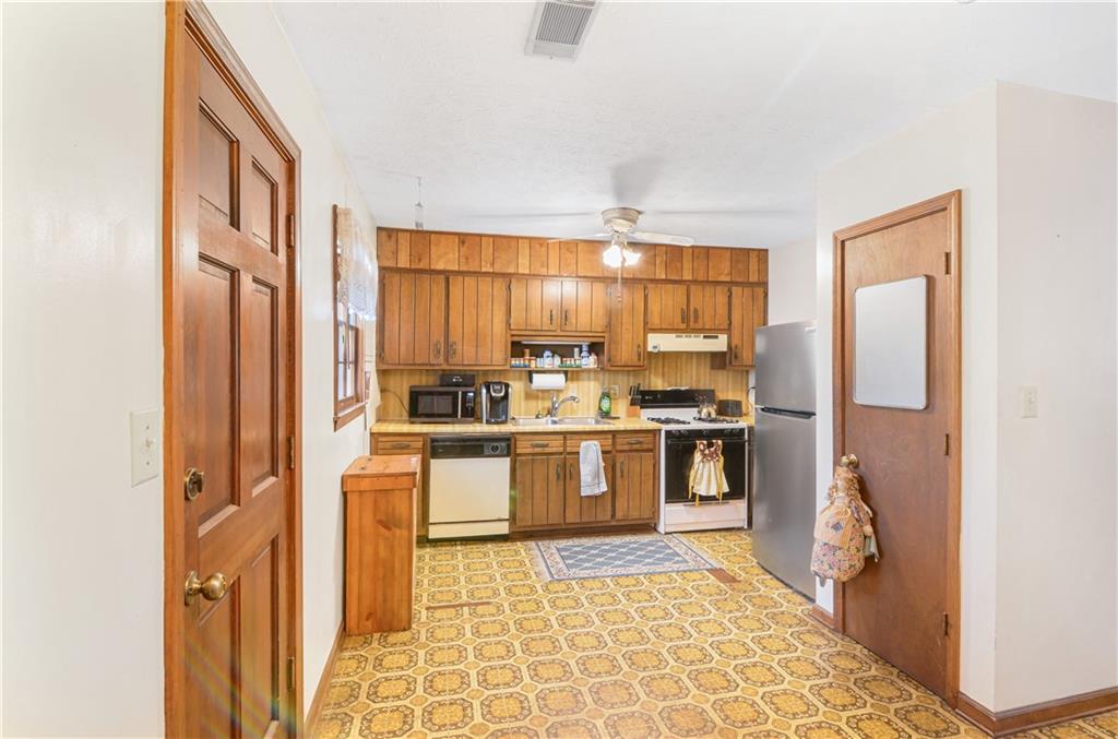 3016 Deshong Drive, Stone Mountain, Georgia image 12