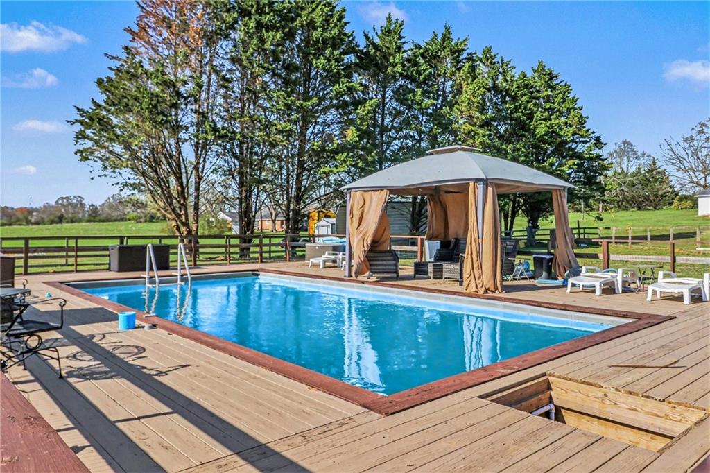 16 Carol Anne Drive