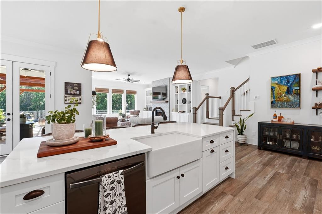 330 Taylor Path