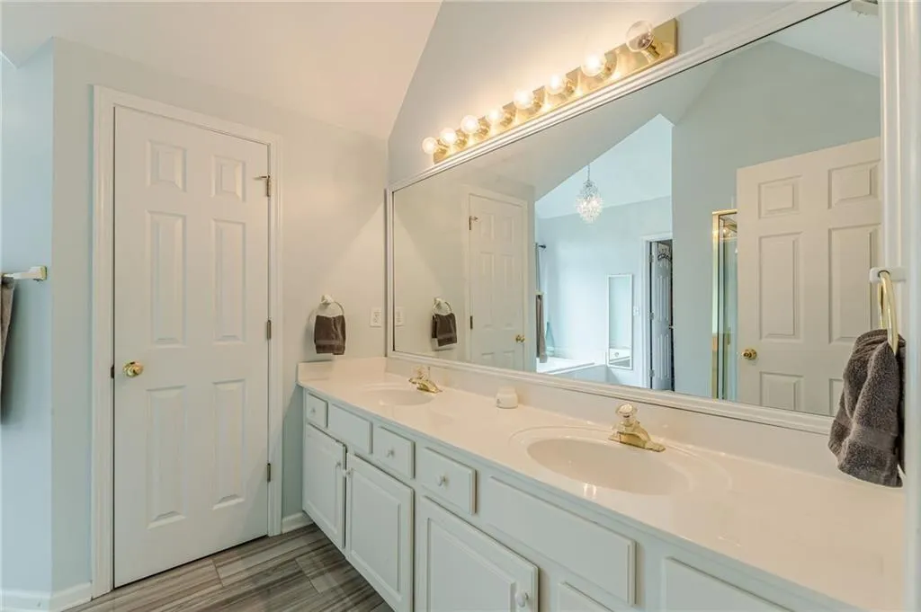 Smyrna, Georgia 30082, United States, 4 Bedrooms Bedrooms, ,3 BathroomsBathrooms,Residential,Active,192078