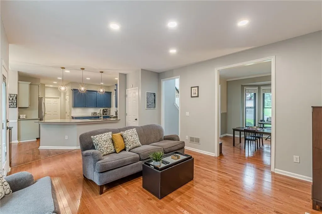 Smyrna, Georgia 30082, United States, 4 Bedrooms Bedrooms, ,3 BathroomsBathrooms,Residential,Active,192078