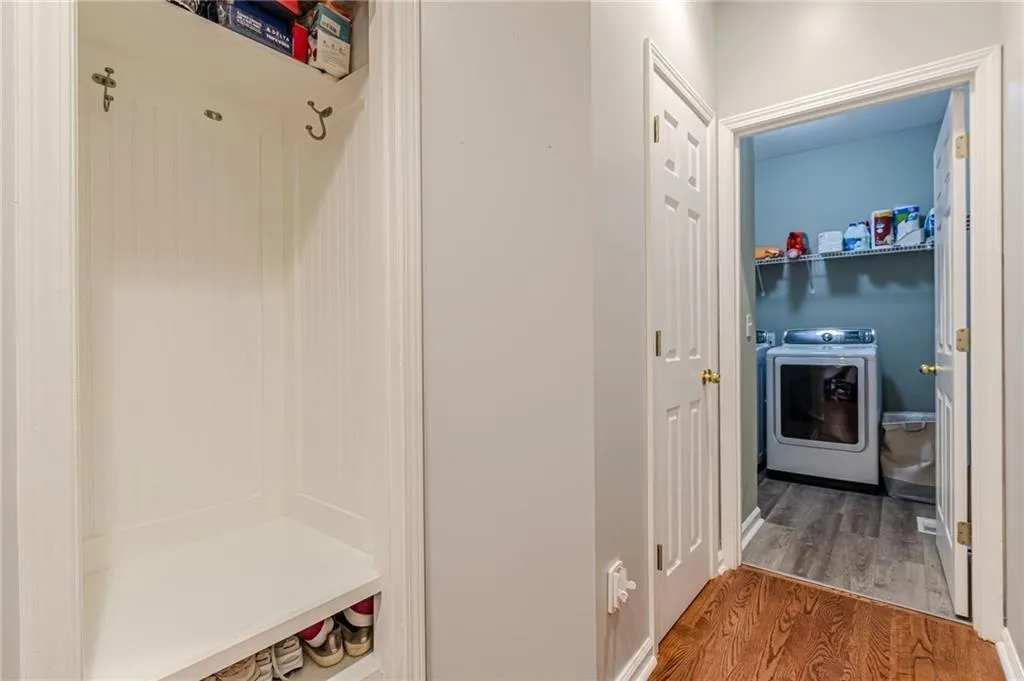 Smyrna, Georgia 30082, United States, 4 Bedrooms Bedrooms, ,3 BathroomsBathrooms,Residential,Active,192078