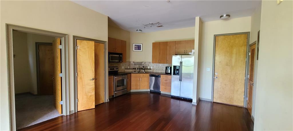 898 Oak Street 1127