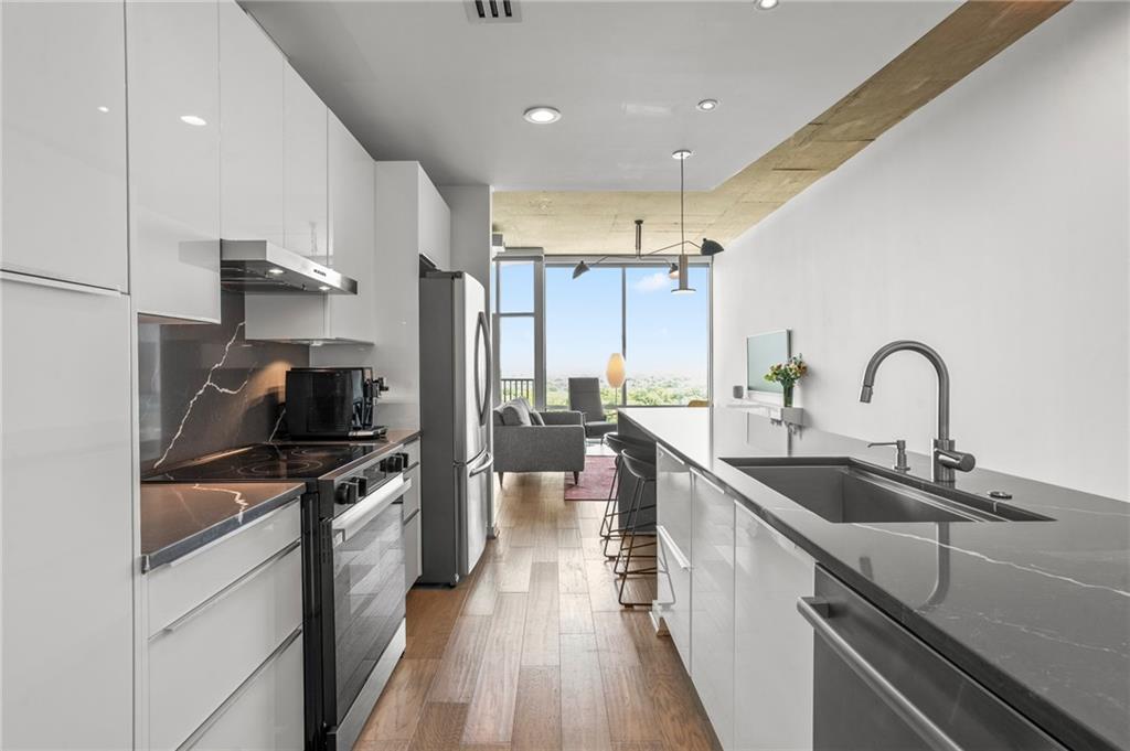 943 Peachtree Street NE 1414