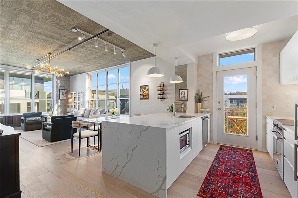 245 N Highland Avenue NE 323