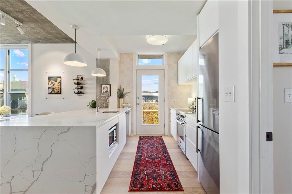 245 N Highland Avenue NE 323