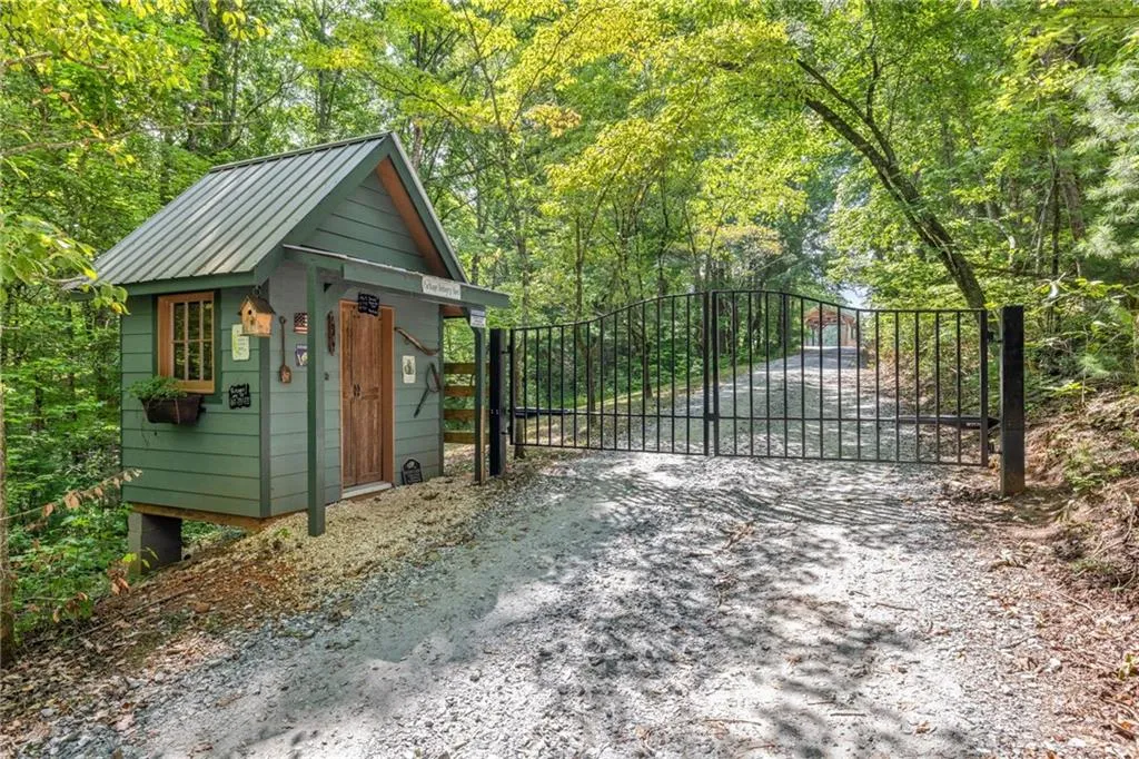 Cleveland, Georgia 30528, United States, 4 Bedrooms Bedrooms, ,2 BathroomsBathrooms,Residential,Active,47862