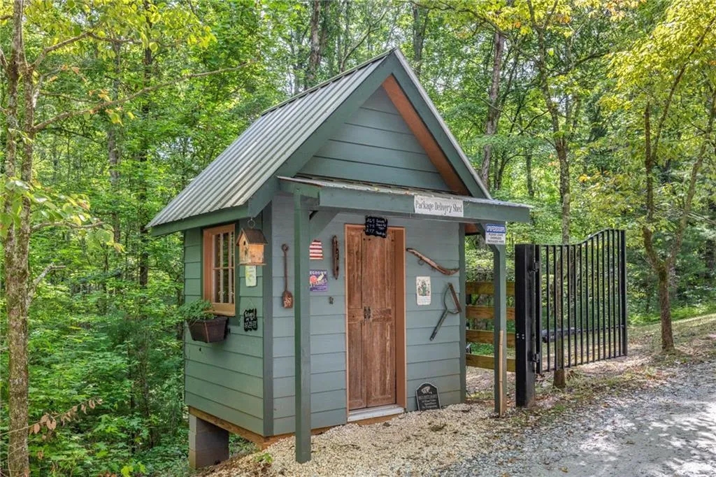 Cleveland, Georgia 30528, United States, 4 Bedrooms Bedrooms, ,2 BathroomsBathrooms,Residential,Active,47862