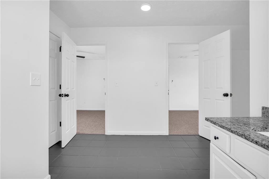 7584 Winderemere Park, Riverdale, Georgia image 31
