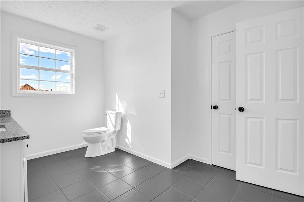 7584 Winderemere Park, Riverdale, Georgia image 30