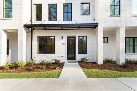 Townhouse For Sale - 2202 Carlton Court<br/> Atlanta, GA 30318