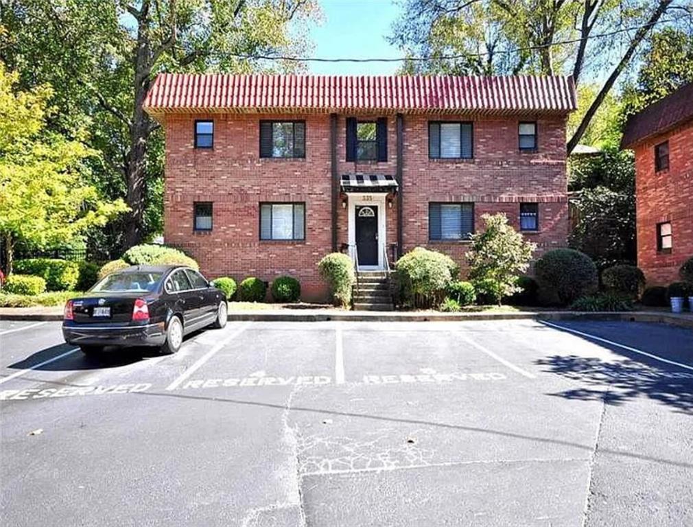 Charming Midtown Condo Near Ponce City Market – Priced to Sell!
Welcome home to this stylish and move-in-ready 1 bed, 1 bath condo located in the heart of Atlanta’s vibrant Midtown, just steps from Ponce City Market, the BeltLine, and all the dining, shopping, and entertainment you could ask for.
This thoughtfully designed unit features hardwood floors throughout and a bright layout. As you enter, you're welcomed into a cozy living room perfect for relaxing or entertaining. Just a few steps down, you’ll find the spacious primary bedroom and a full bathroom conveniently located just across the hall.
The kitchen boasts white cabinets, plenty of storage, and all appliances are included—making this home as convenient as it is charming. An extra storage area downstairs is perfect for bikes, bins, or seasonal items.
Enjoy peace of mind in this gated community, complete with an assigned parking space—ideal for investors or first-time buyers alike.
Seller is motivated and this home is priced to sell—don’t miss out on this unbeatable opportunity in one of Atlanta’s most desirable neighborhoods!