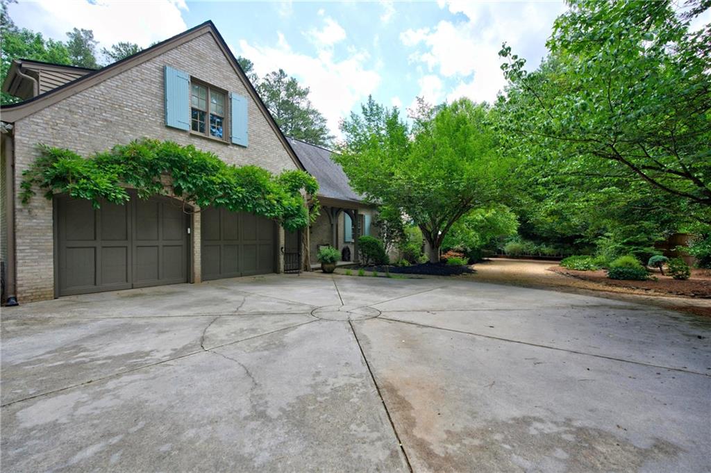554 E New Salem Common NW