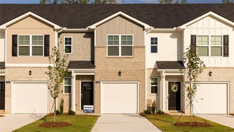 Townhouse For Sale - 206 Kenmore Circle<br/> Perry, GA 31069