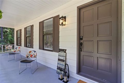 Homes For Sale - 145 Huntcliff Court<br/> Fayetteville, GA 30214