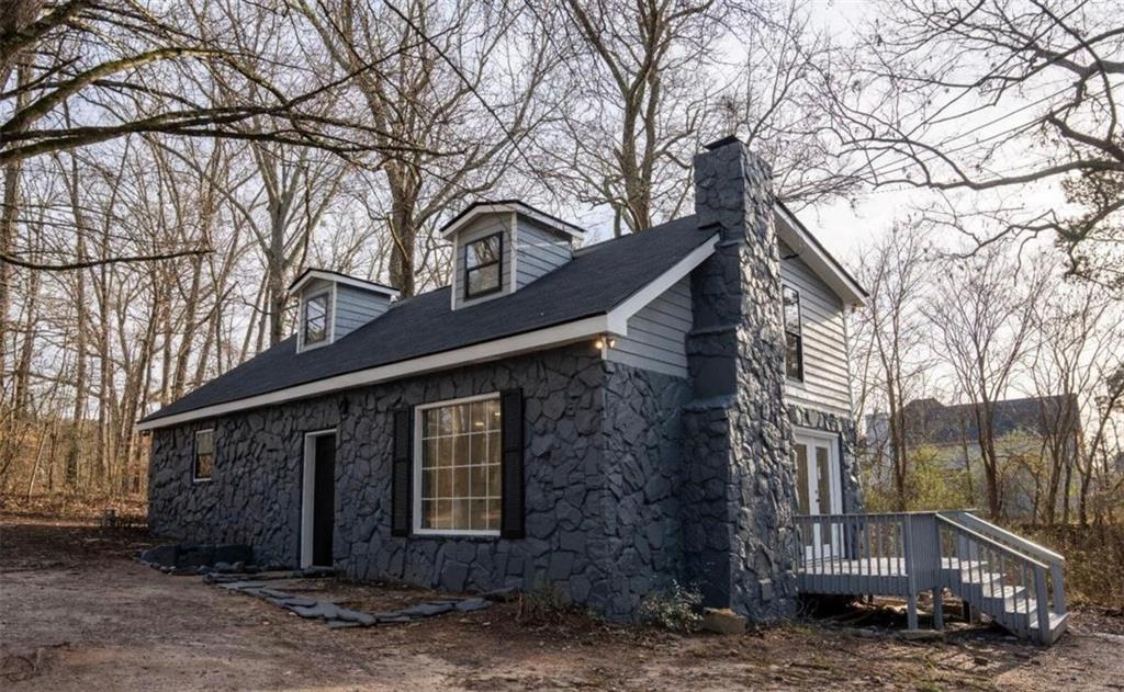 Welcome to your new home at 683 Almon Road which boasts 3 bedrooms and 2 bathrooms, an open kitchen with stainless steel appliances, premium finishes, and plenty of outdoor space and privacy. Don't miss the chance to enjoy comfort, style, and space; all in one perfect rental.