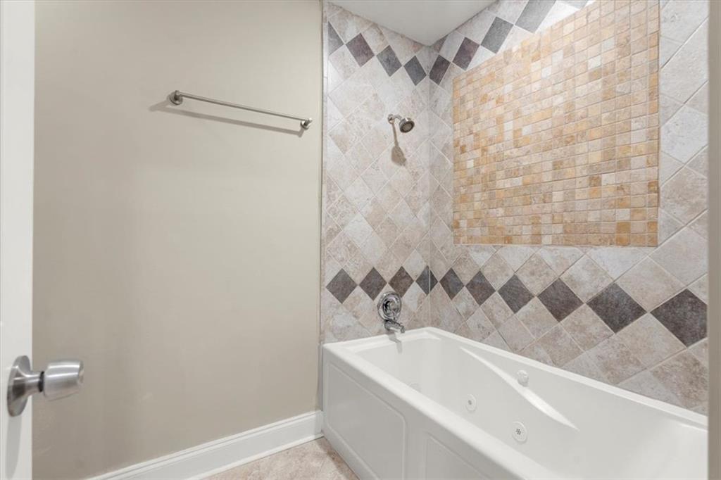7058 Lakeview Lane, Peachtree Corners, Georgia image 27