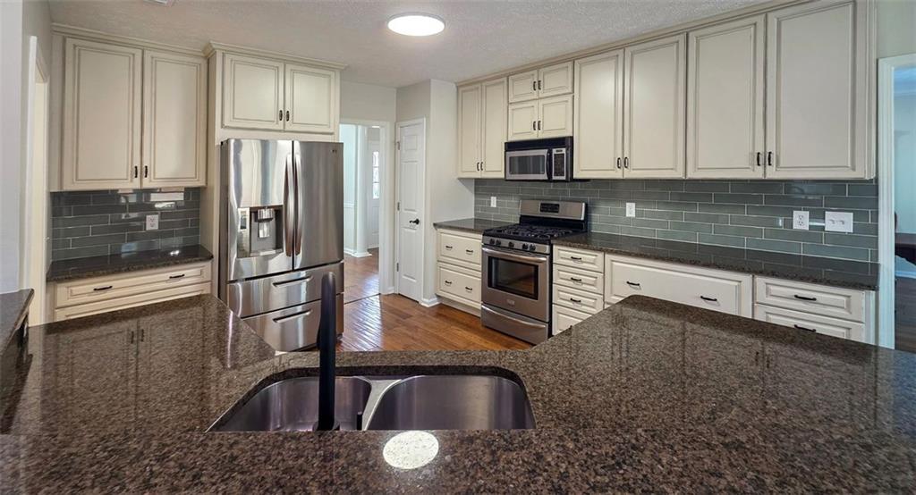 2004 Westover Lane, Kennesaw, Georgia image 3