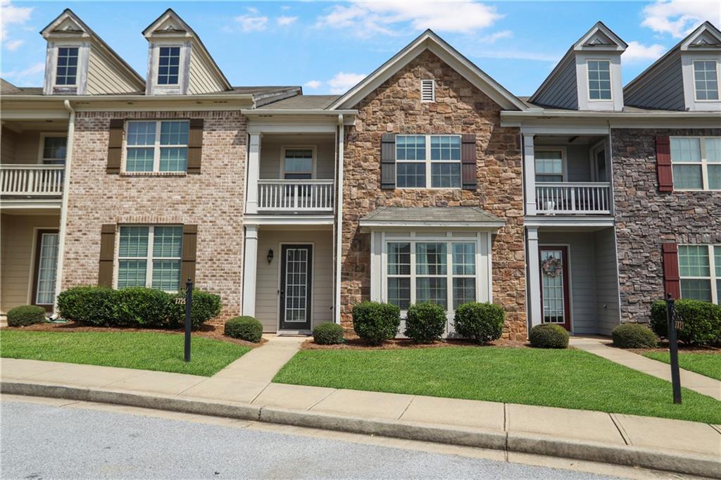 This 1,946 sq. ft. townhome offers 3 bedrooms and 2.5 bathrooms with an open floor plan that’s perfect for family living. The spacious kitchen makes mealtime easy, while the comfortable primary suite is a great place to unwind. Located in a convenient Fairburn neighborhood, you’ll be close to schools, parks, shopping, and everything you need for everyday living.
Clubhouse, pool and tennis court included.
*PETS welcome upon approval(Breed restrictions apply). No pets while touring the property.
*Our qualifying criteria is: no prior evictions, stable/verifiable rental, and employment history, clean background, and must income qualify at 3 times the rent. Pets upon approval. Rental must be established and verifiable with a consistent paper trail to be considered. No room rentals or living with relatives is considerable rental history. The minimum credit score is 600.