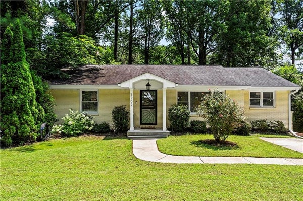 2202 LILAC LN, DECATUR, GA 30032 - Image a4b3a18ba2f4a092bdb398940ebe1408/2274656063