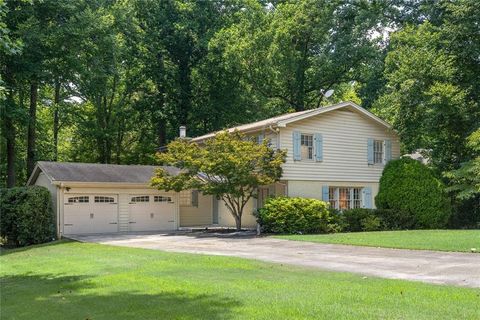 Homes For Rent - 4966 Cambridge Drive<br/> Dekalb County, Dunwoody, GA 30338