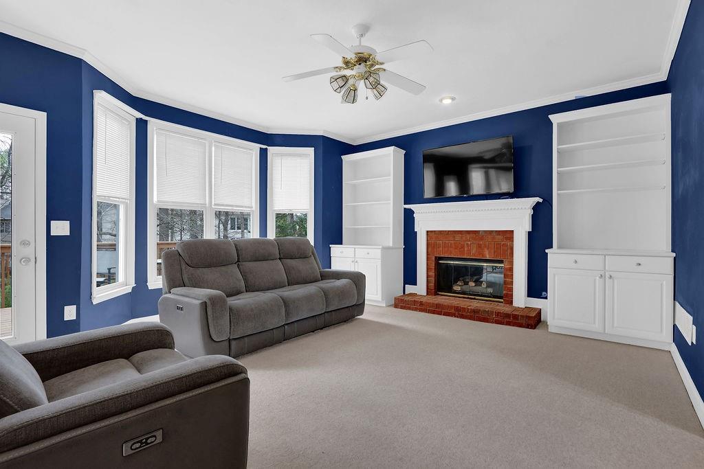 1826 Lone Oak Court