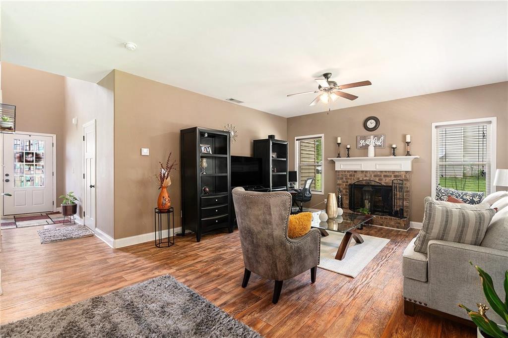 124 Mary Ellon Way