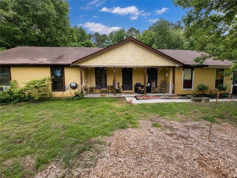 Homes For Sale - 130 Goodman Drive<br/> Fayetteville, GA 30215