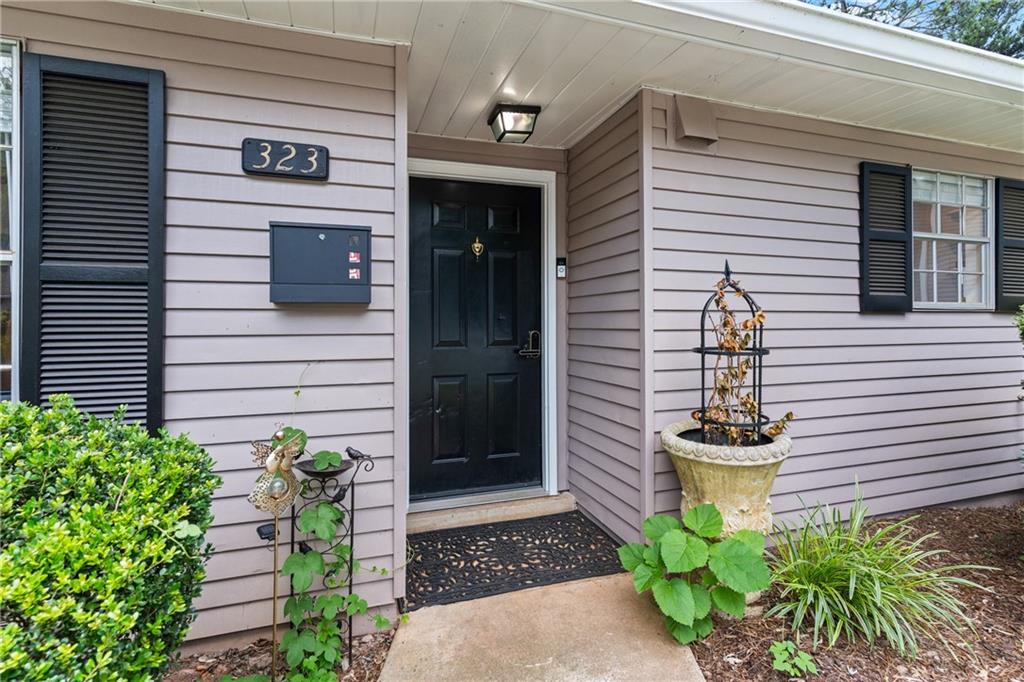 323 Cabaret Court SW