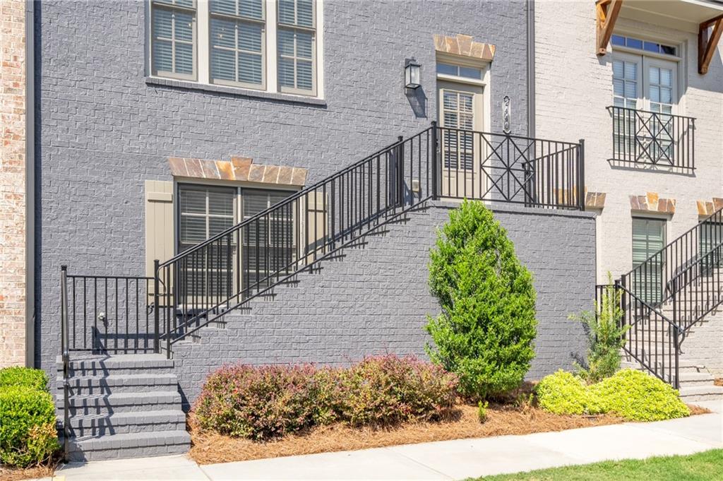 2440 Skyland Way NE
