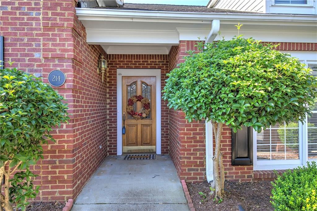214 Manor Way