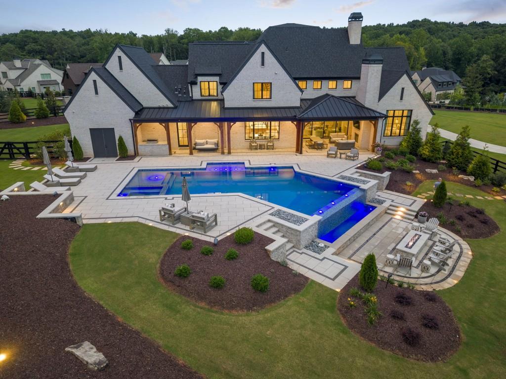 1022 Lyndon Lane