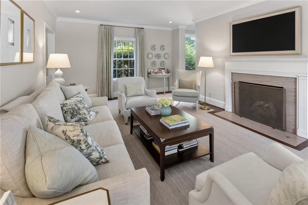 755 Greenview Avenue NE