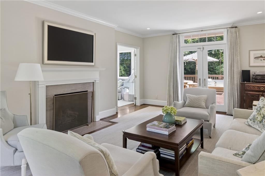 755 Greenview Avenue NE