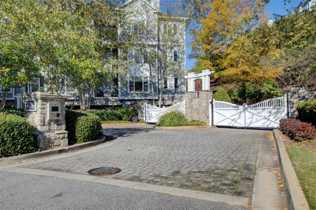 4100 Paces Walk SE 1306