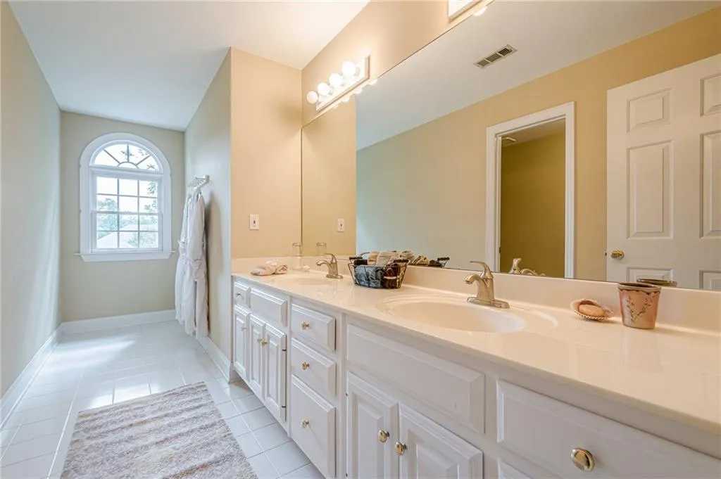 Cumming, Georgia 30040, United States, 4 Bedrooms Bedrooms, ,3 BathroomsBathrooms,Residential,Active,84083