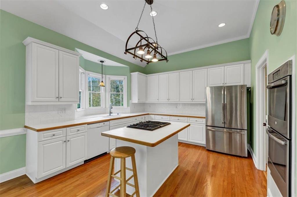 10890 Regal Forest Drive, Suwanee, Georgia image 32