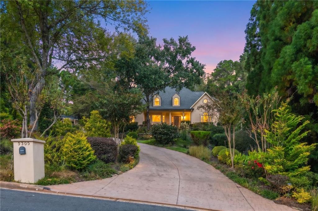 5305 Woodridge Forest Trail