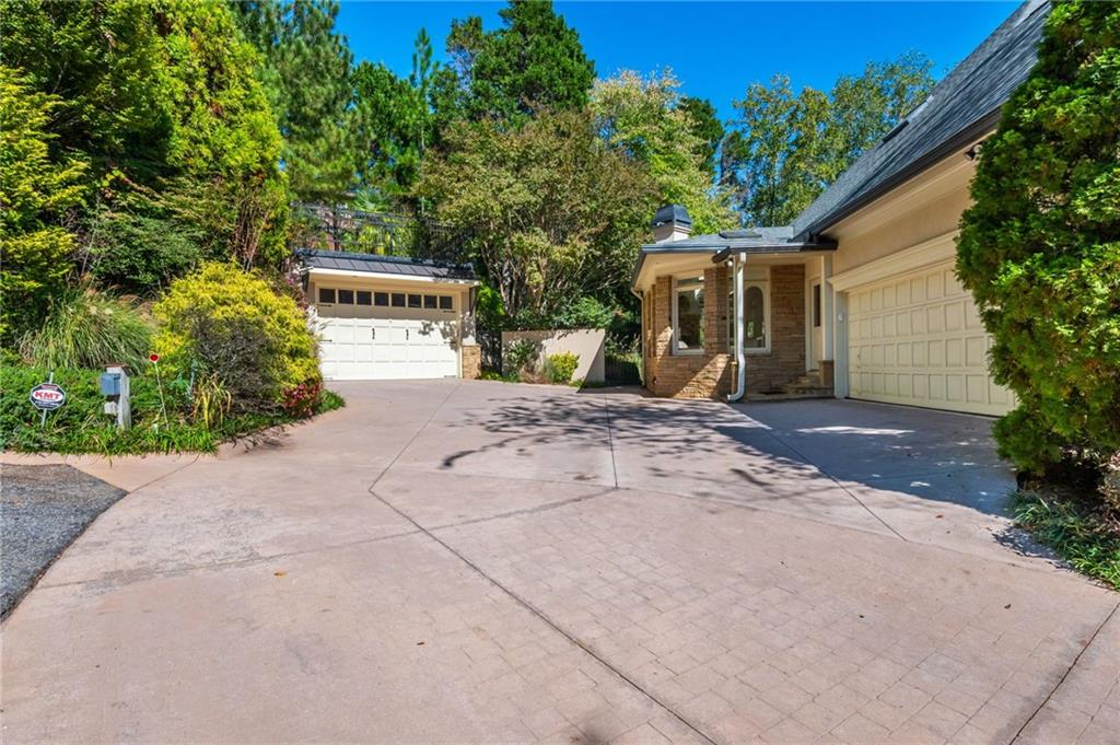 5305 Woodridge Forest Trail