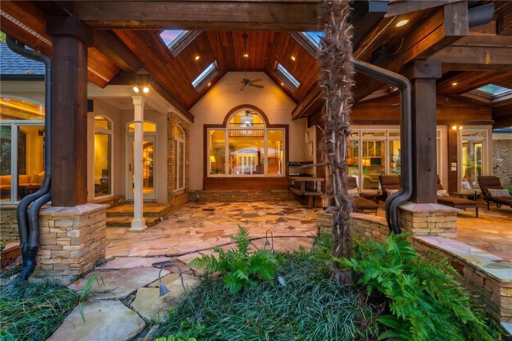 5305 Woodridge Forest Trail