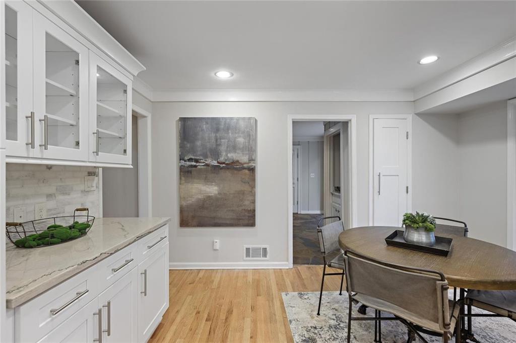 HIDDEN BRANCHES - Residential