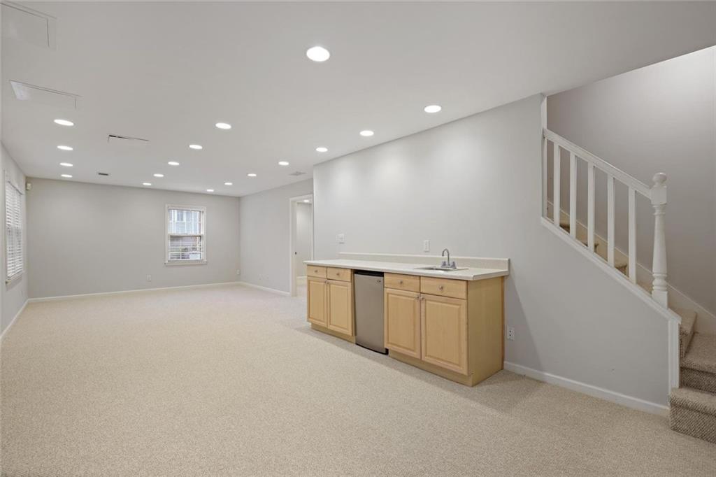 HIDDEN BRANCHES - Residential