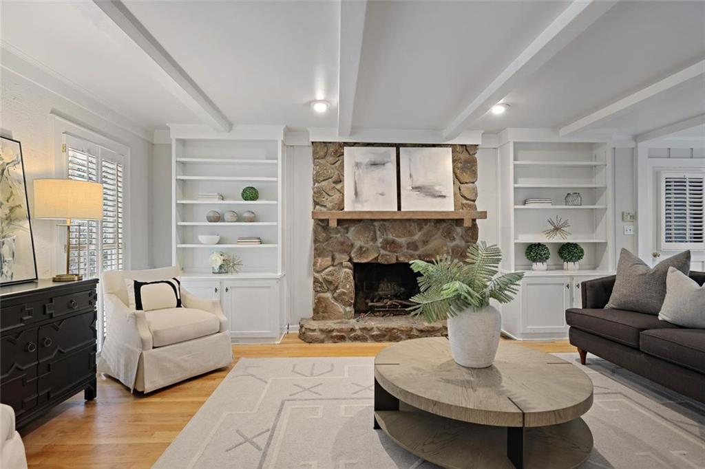 HIDDEN BRANCHES - Residential