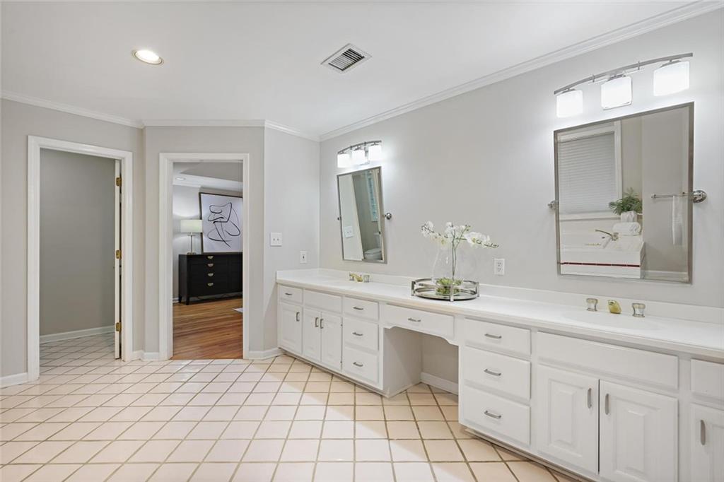 HIDDEN BRANCHES - Residential